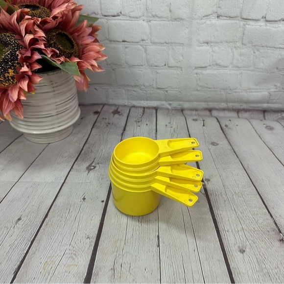 vintage tupperware Yellow Measuring Cups NOT FULL Set 4pc set 1C sold - Picture 1 of 3